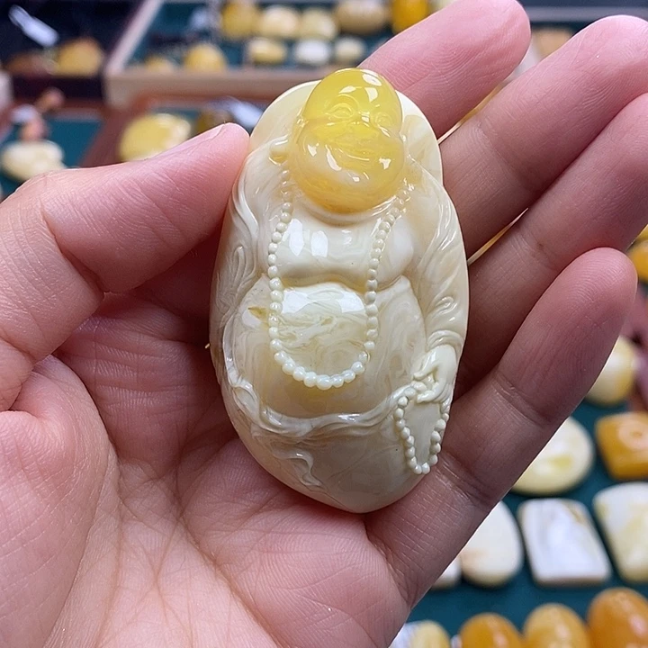 琥珀未镶嵌珠宝奇石25.4荧光白蜡笑佛