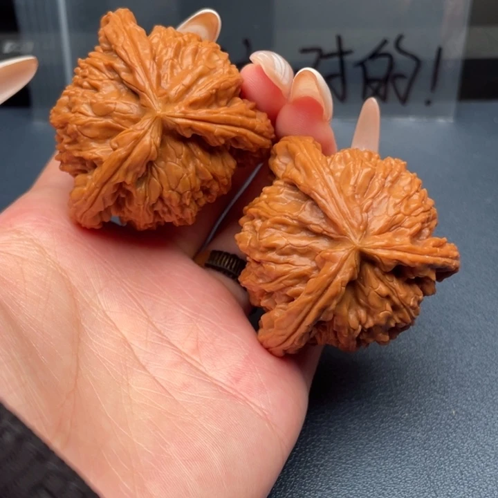 㳡***客文玩核桃吊坠白狮子