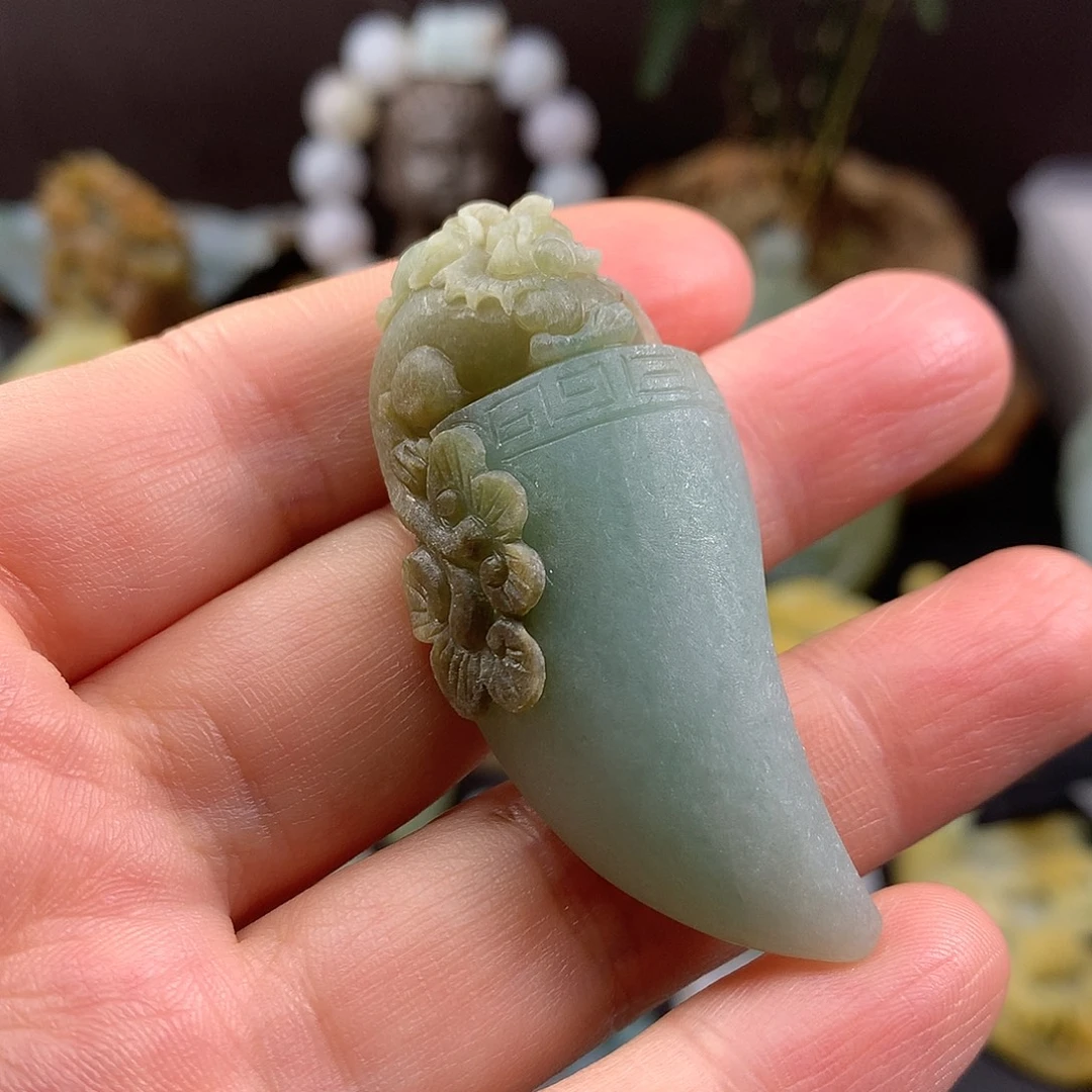 定制翡翠未镶嵌龙牙