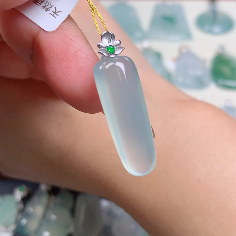 【闪购商品】翡翠18K金镶嵌颈饰福瓜