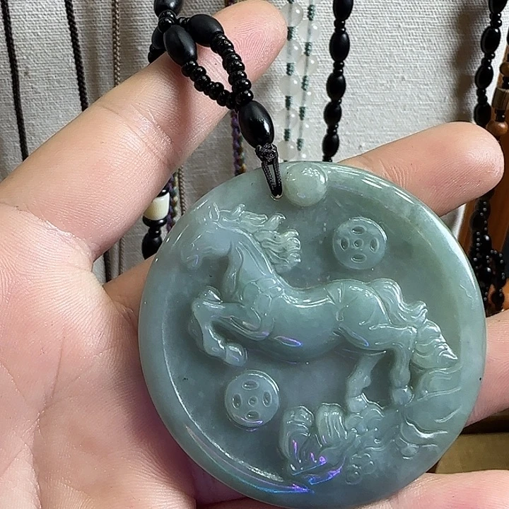 翡翠未镶嵌颈饰翡翠马牌