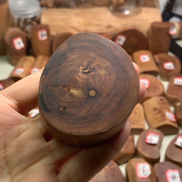 檀香木吊坠?****?老山檀香随型沉水大圆牌子