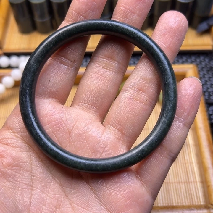 亮***未镶嵌手链和田玉