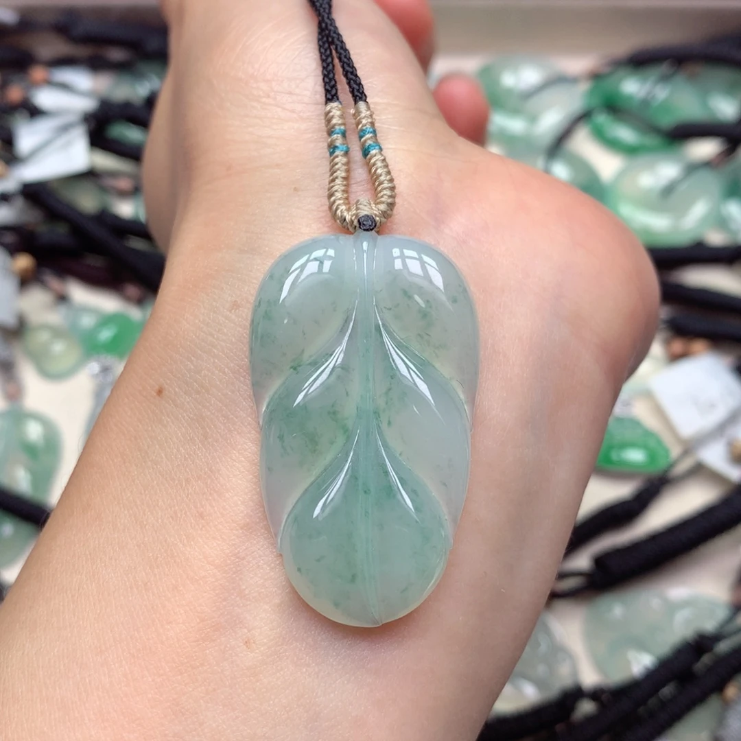 翡翠未镶嵌颈饰叶子