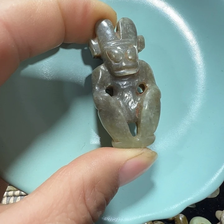 透闪石质玉未镶嵌挂件
