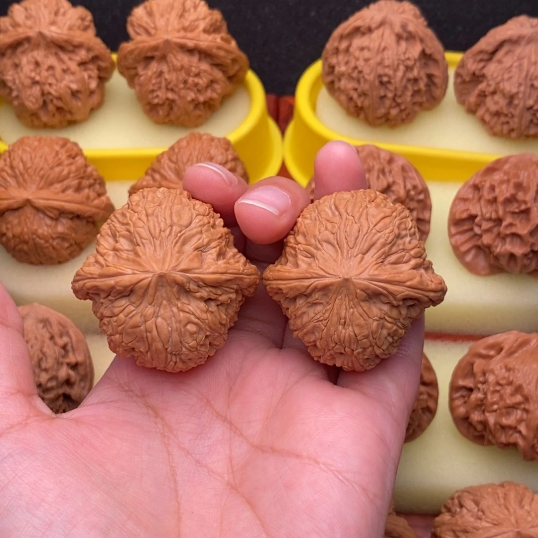 文玩核桃把件张*辰毕业大泥鳅40