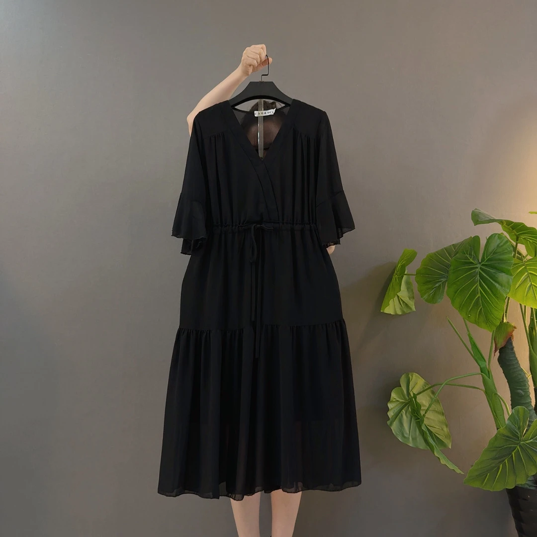 少女风镂空挂脖式极简风连衣裙气质宽松时尚夏装遮肚黑色夏季大码