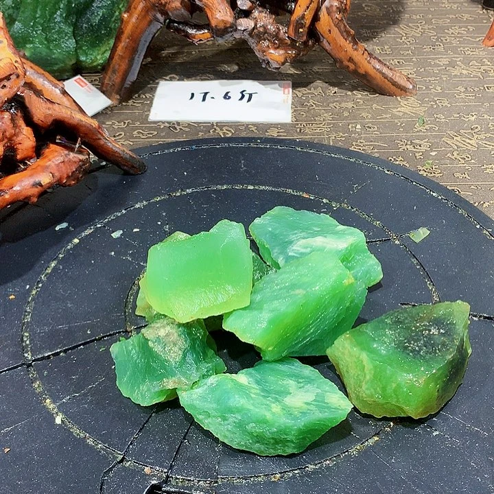 未镶嵌蛇纹石玉珠宝奇石
