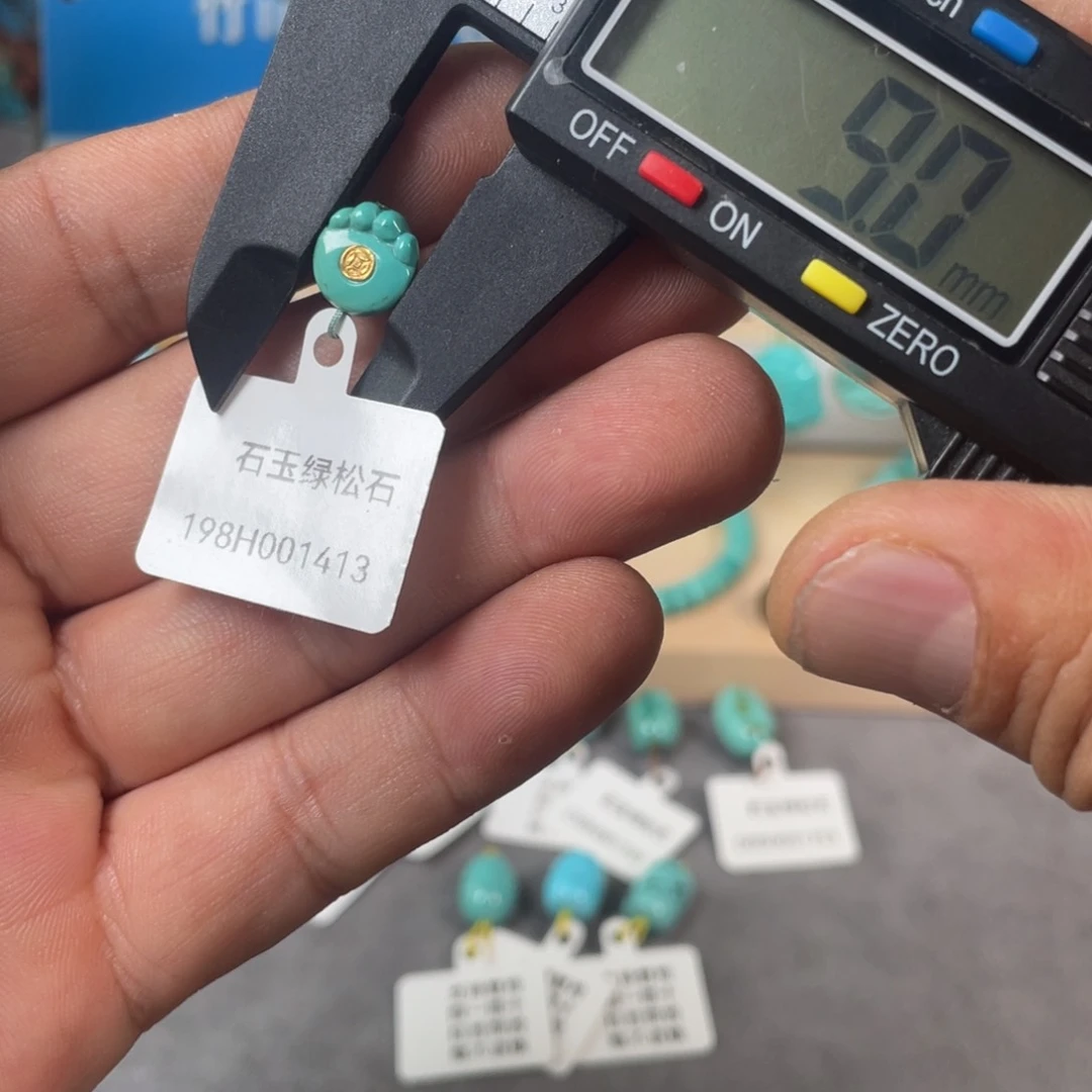 绿松石未镶嵌颈饰