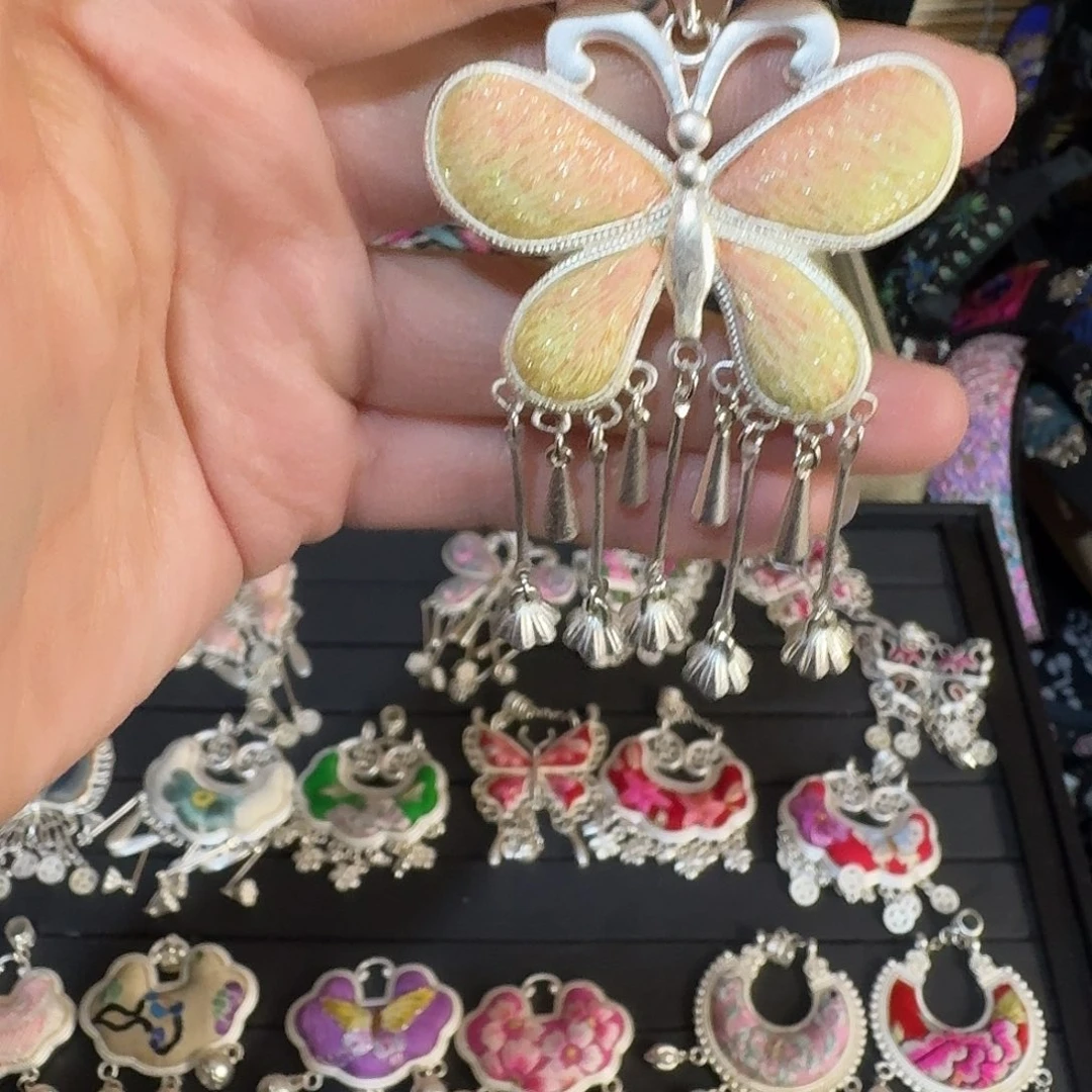 织绣民族风刺绣吊坠