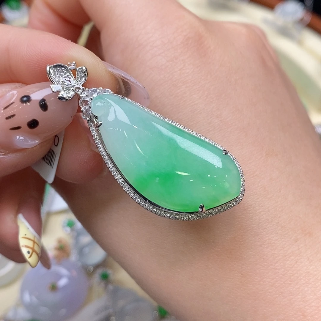 翡翠吊坠(不含链)18K金镶嵌福瓜