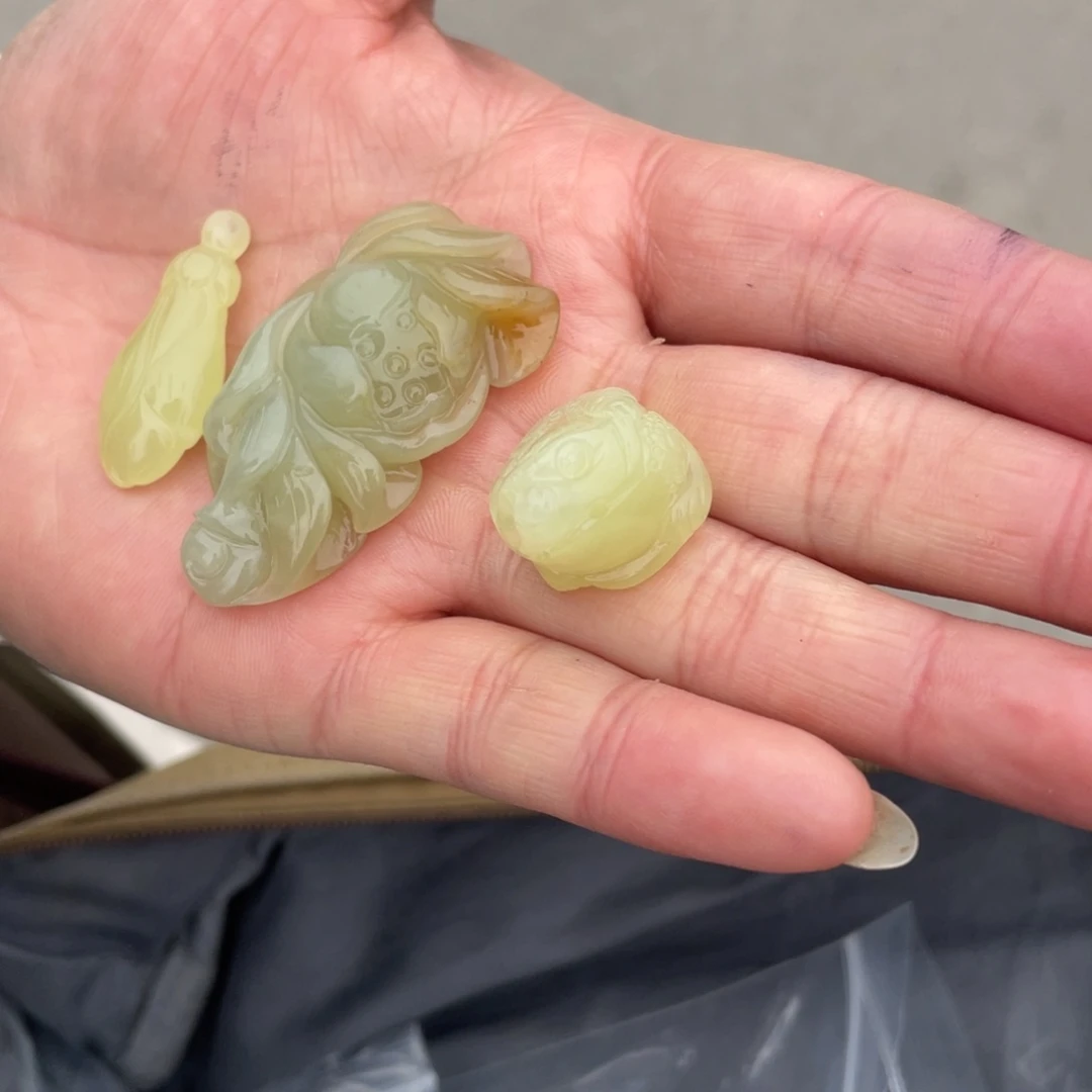 和田玉（糖玉）未镶嵌挂件朱*