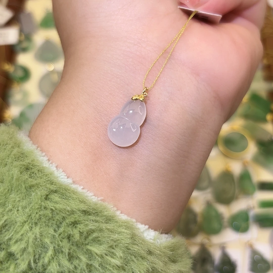 翡翠18K金镶嵌颈饰葫芦