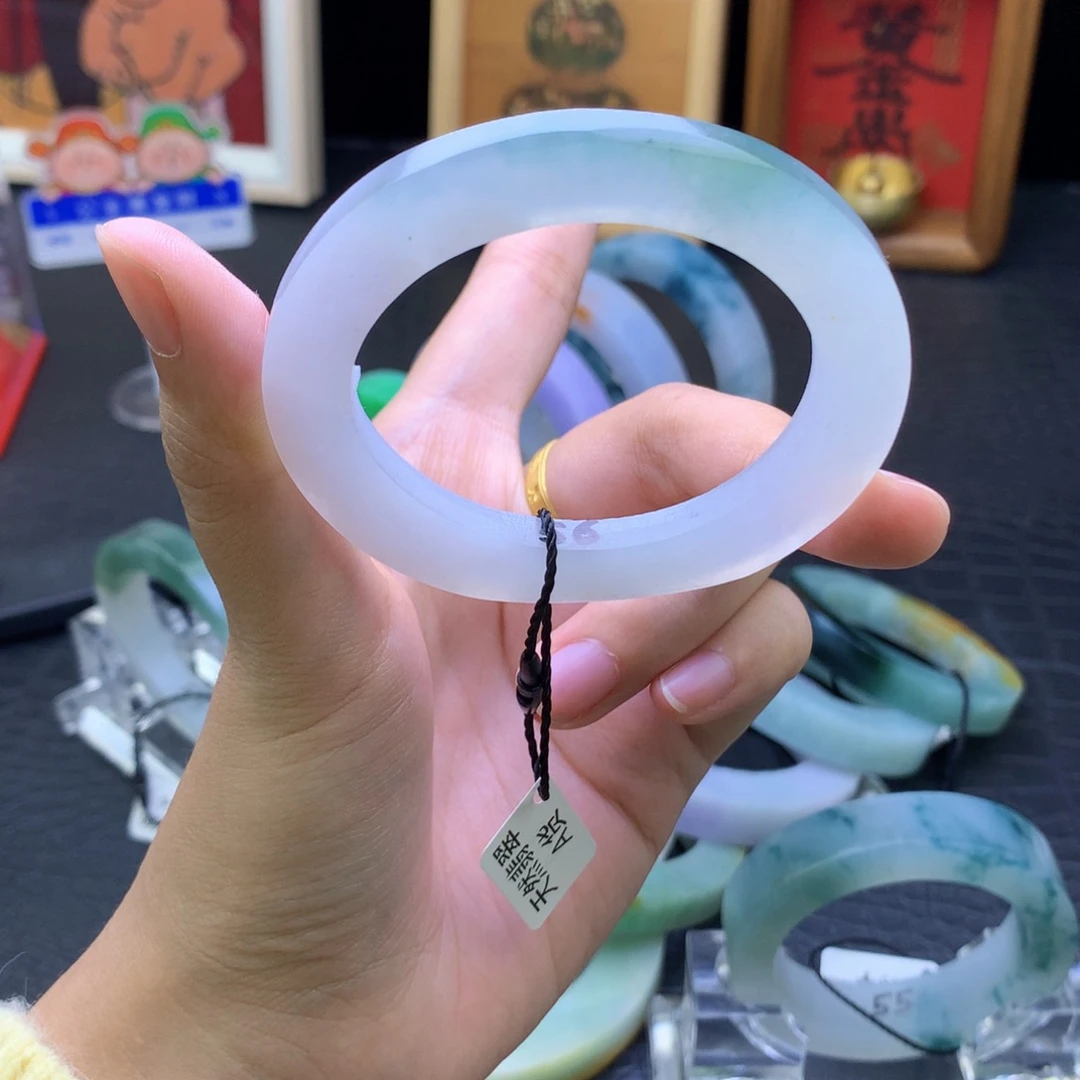 定制翡翠未镶嵌翡翠手镯