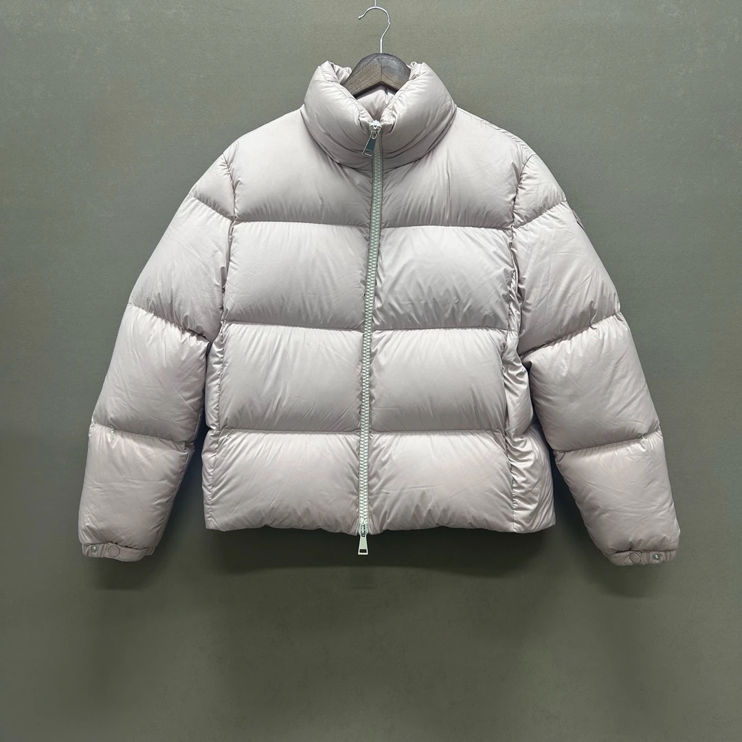 未使用 MONCLER 浅粉色袖标小Logo立领羽绒服 2码 ys000239