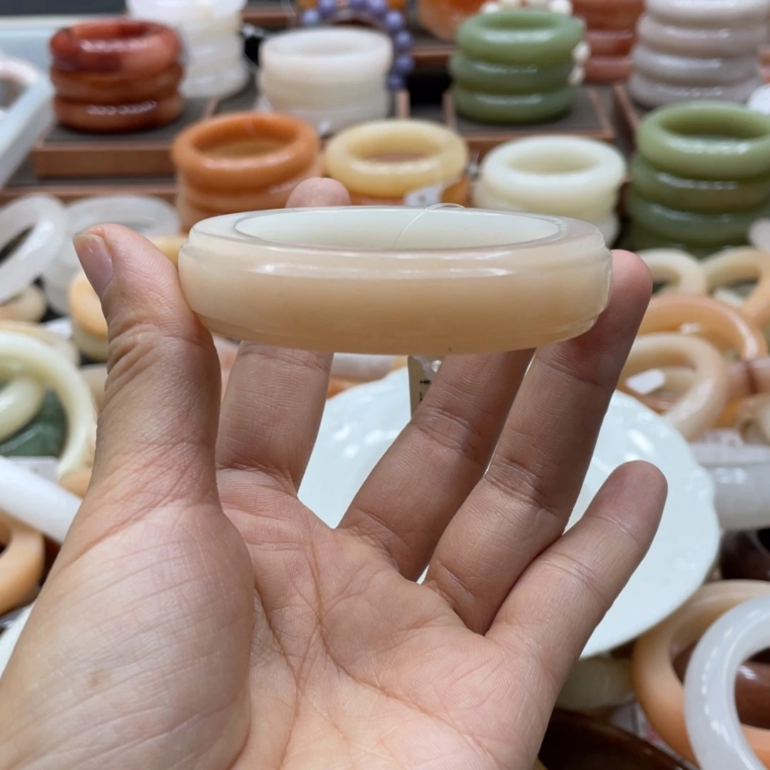 ****姐未镶嵌手镯石英质玉
