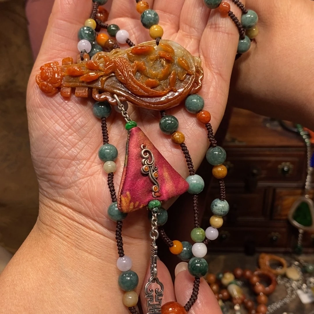 翡翠吊坠(赠链)未镶嵌