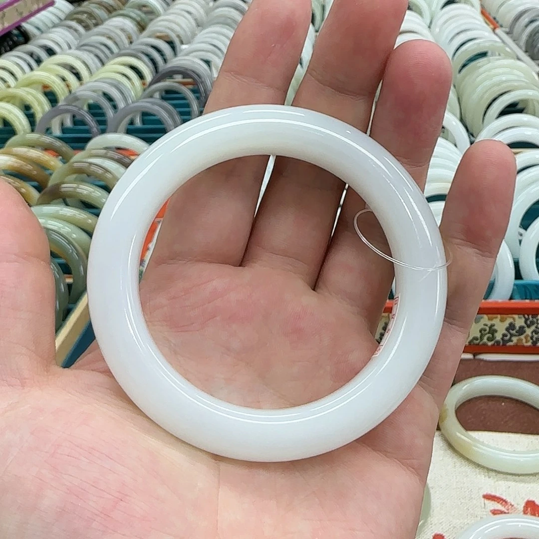 和田玉手镯未镶嵌y****u