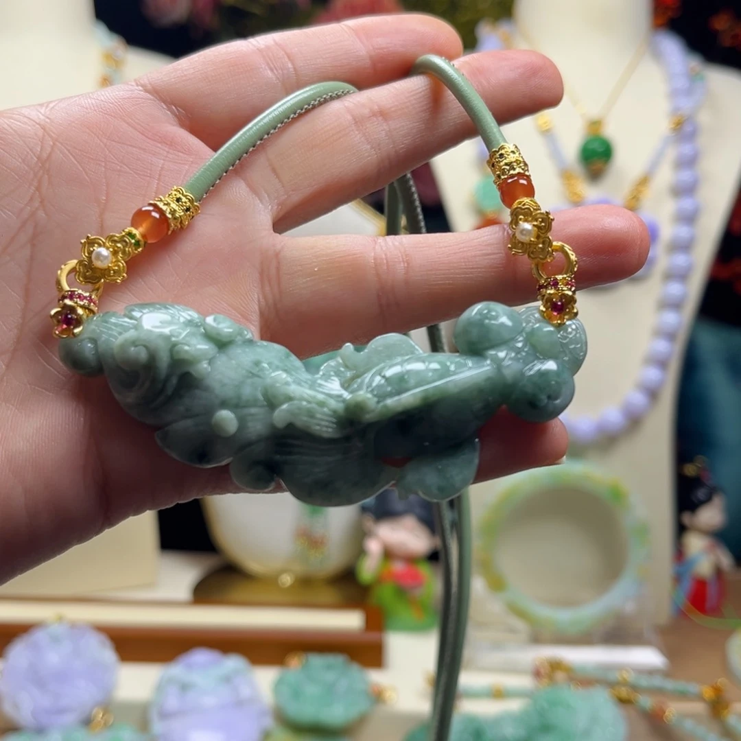 翡翠颈饰未镶嵌天然翡翠