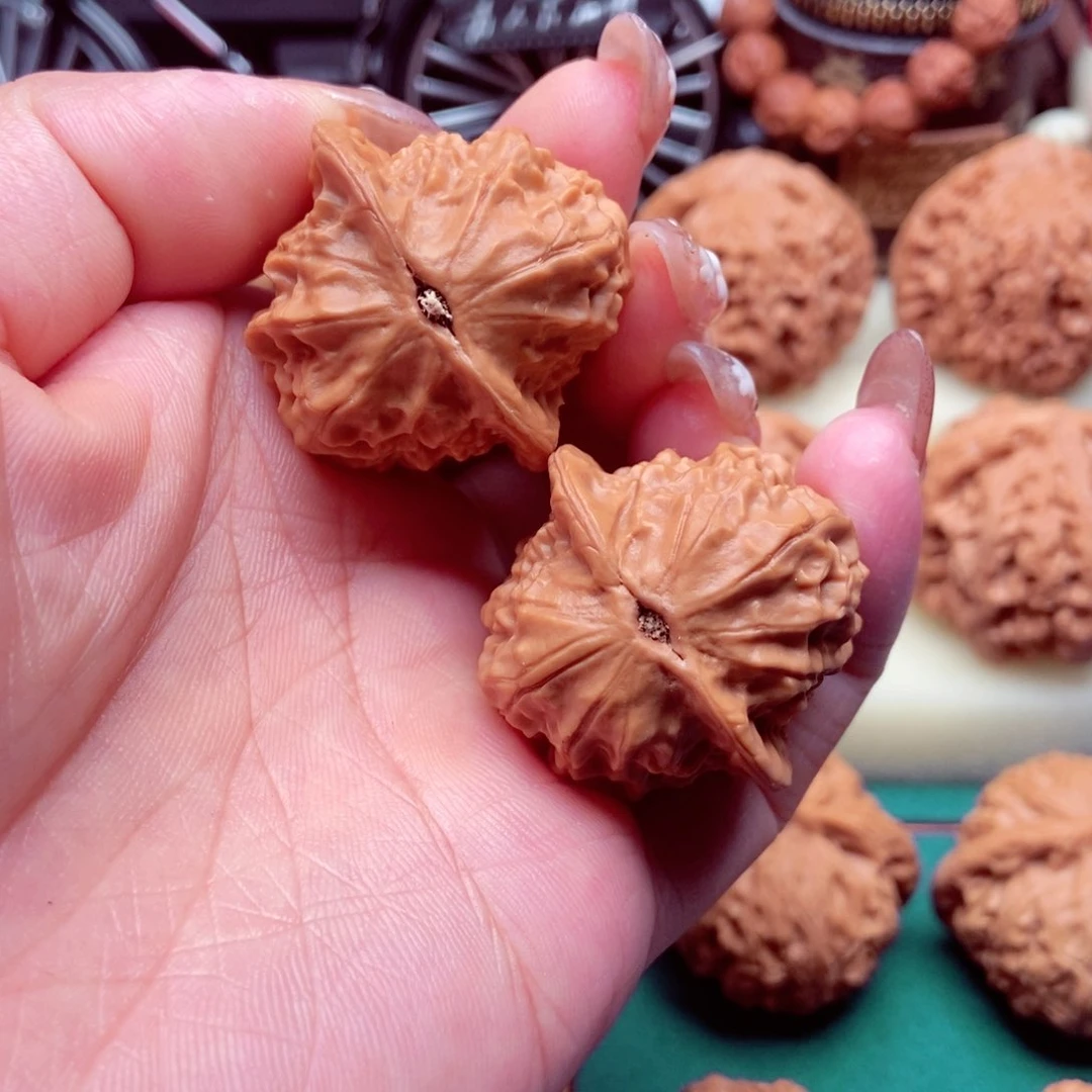 文玩核桃吊坠瓷娃娃35已打底