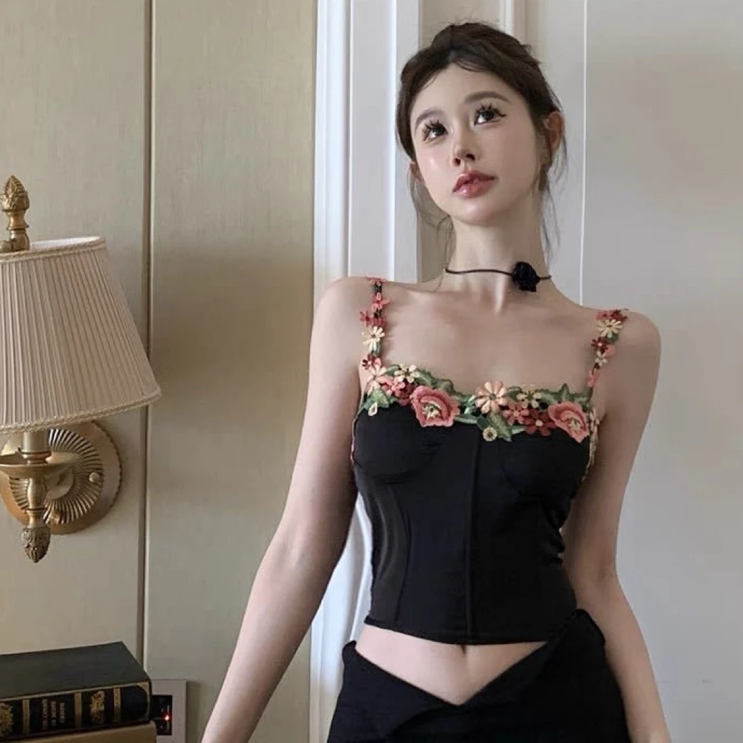 辣妹花朵刺绣性感短款吊带背心女夏季绝美别致上衣