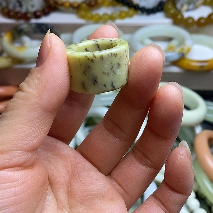 蛇纹石玉未镶嵌戒指