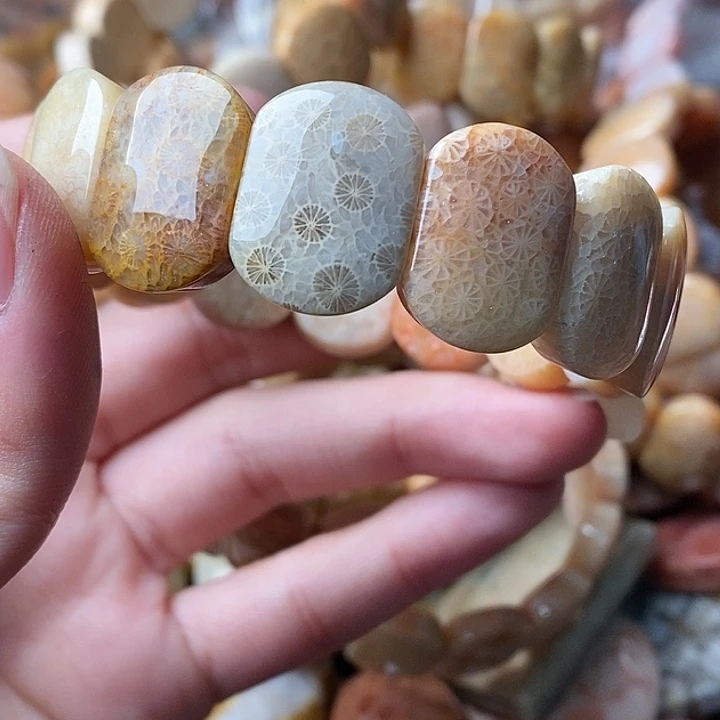 昭***室硅化玉未镶嵌吊坠