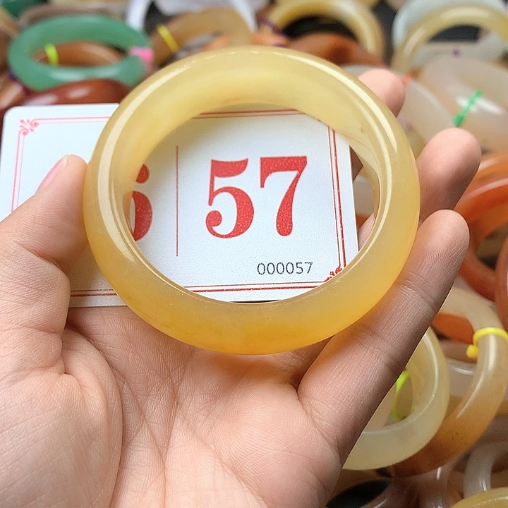 未镶嵌石英质玉（黄龙玉）手镯