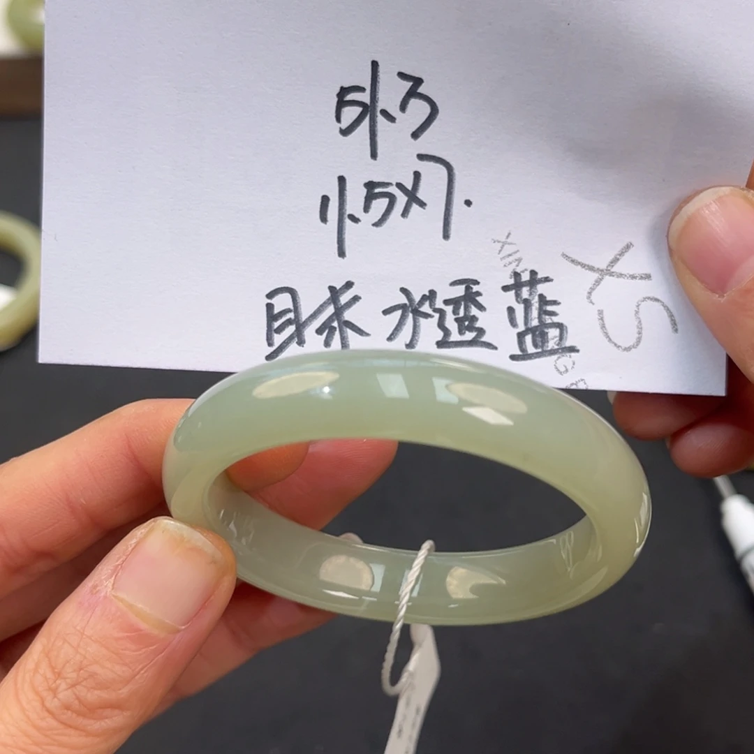 玄***儿和田玉未镶嵌手镯