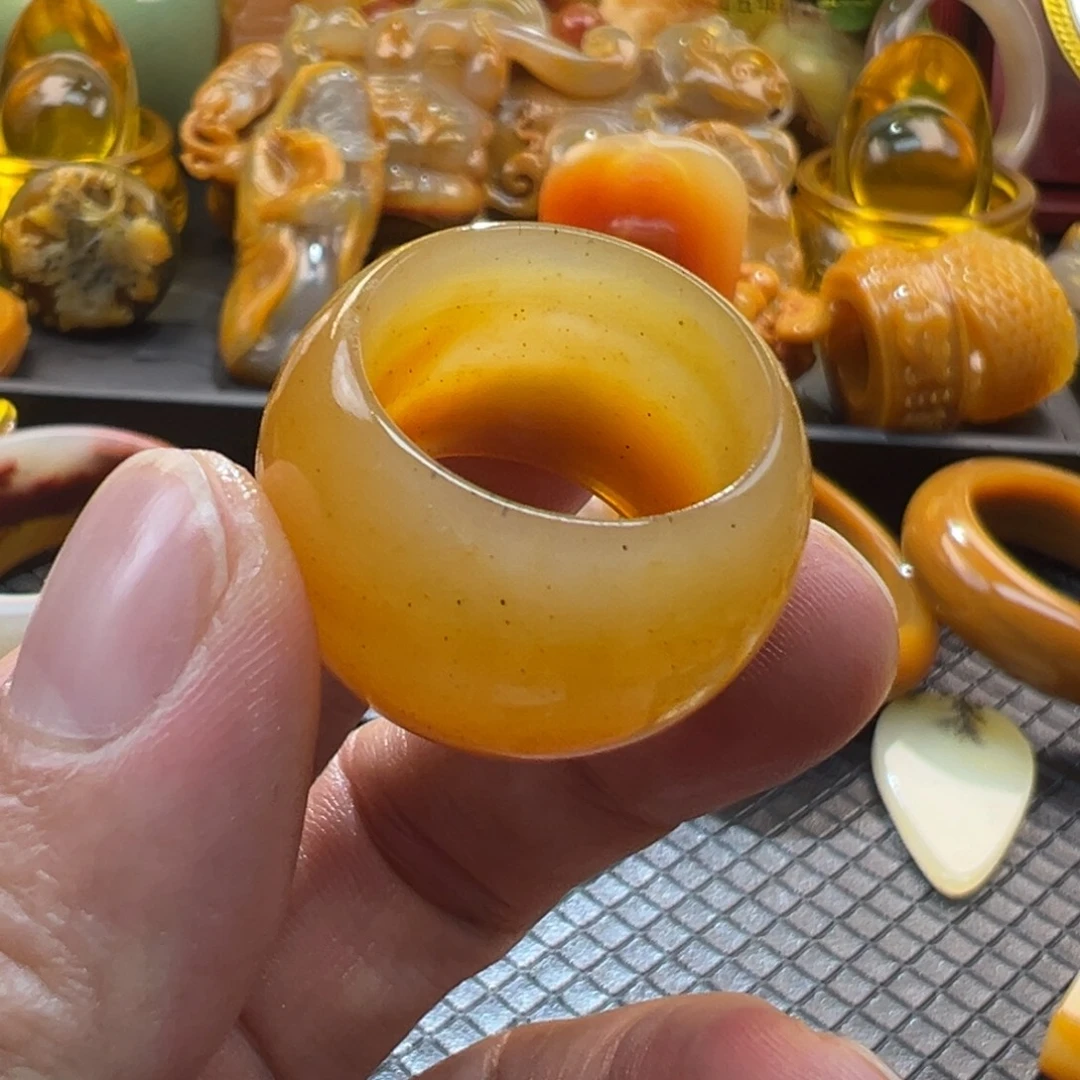 石英质玉未镶嵌颈饰