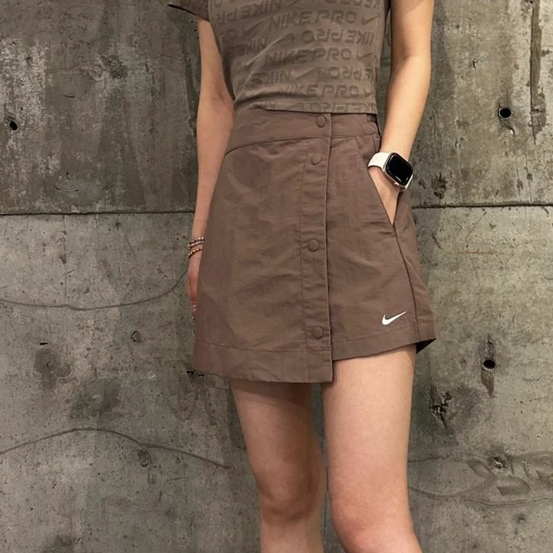 NIKE/耐克【商场同款】女子显瘦时尚夏季刺绣标梭织短裤HM6980-214