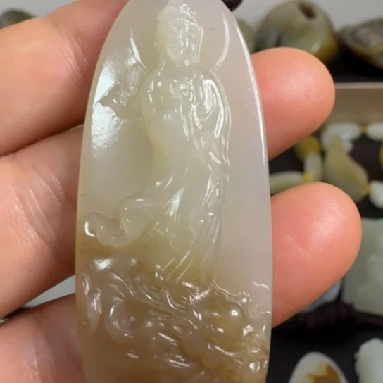 颈饰未镶嵌和田玉（白玉）