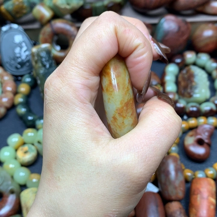 鱼***语透闪石质玉未镶嵌手镯