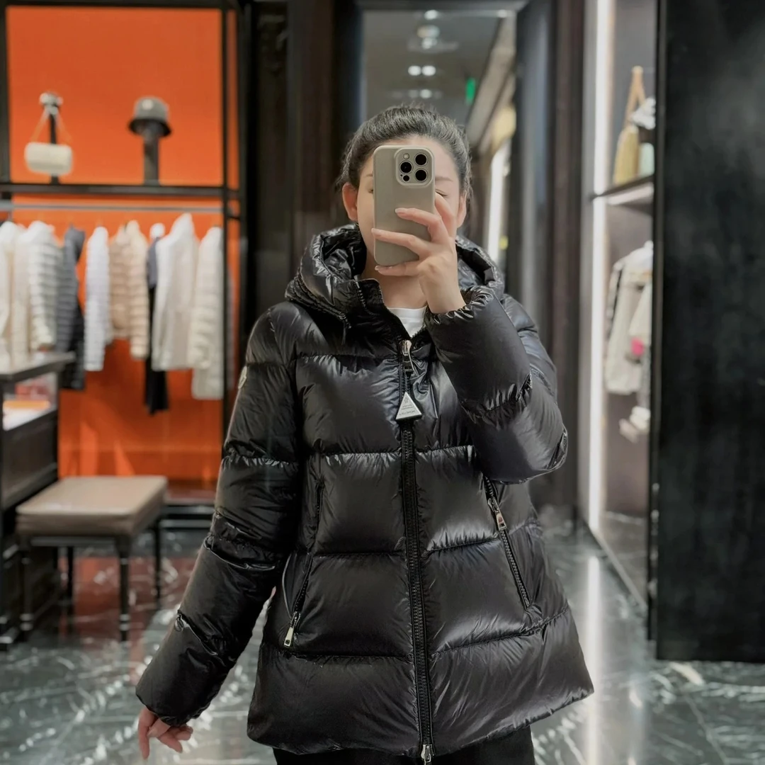 99新 MONCLER 盟可睐 Moncler 亮面黑色短款羽绒服 1码
