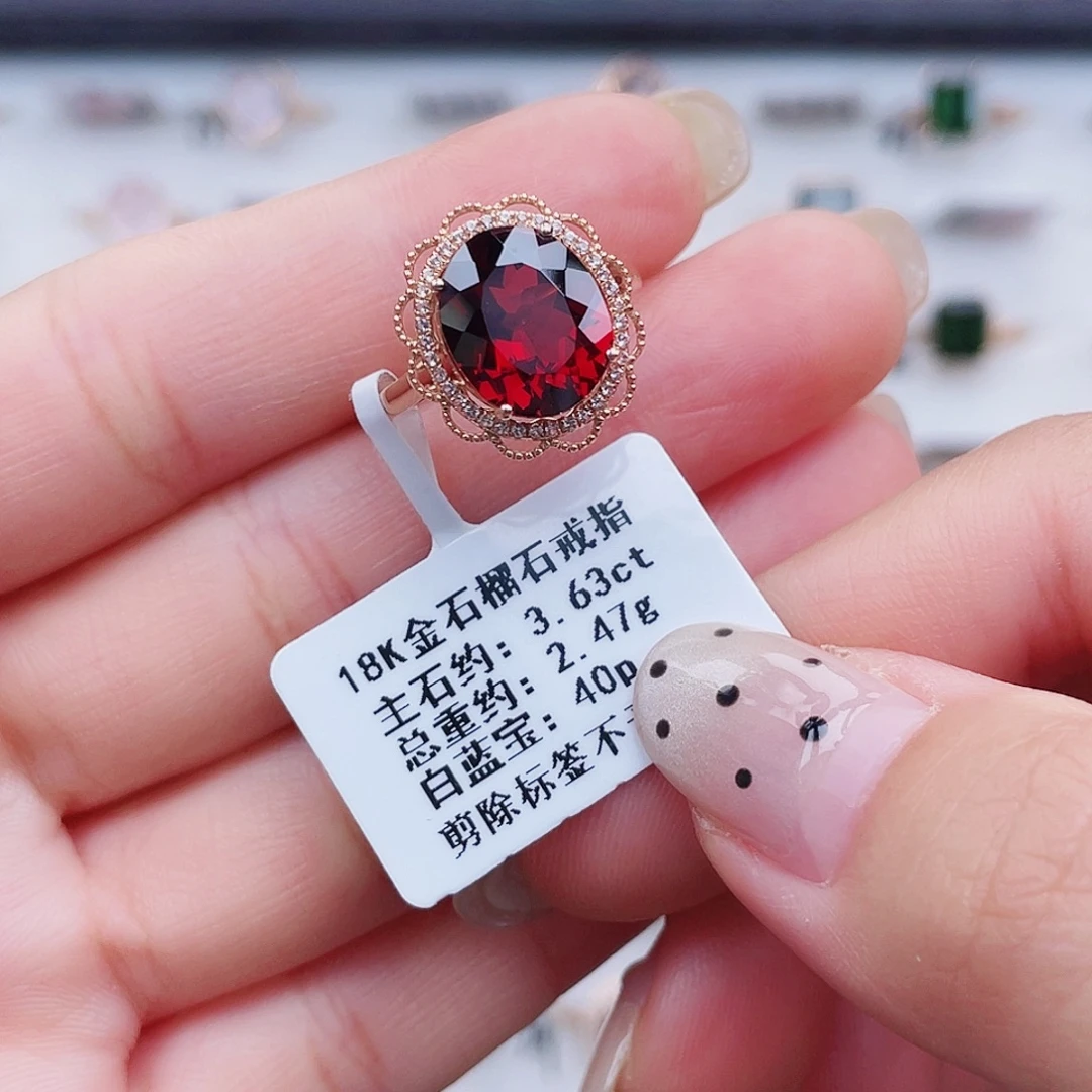18K金镶嵌戒指石榴石
