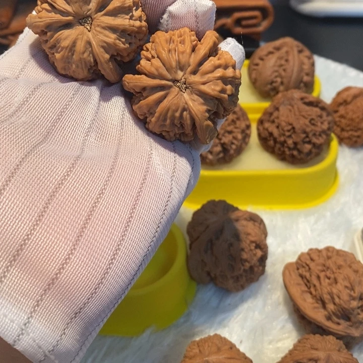 旅***生吊坠桃核42尺寸精品三棱