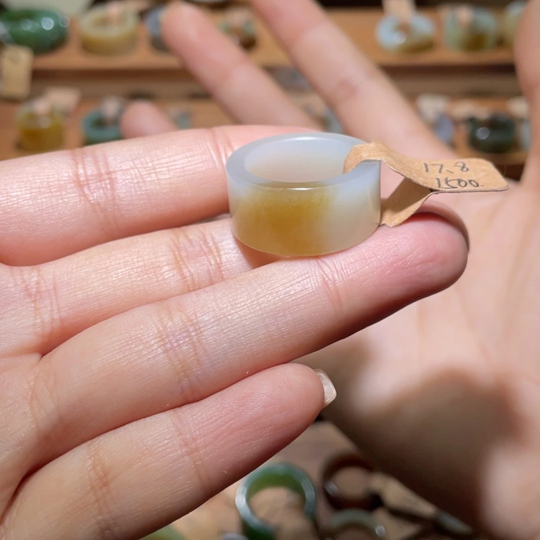 和田玉戒指未镶嵌红17.8