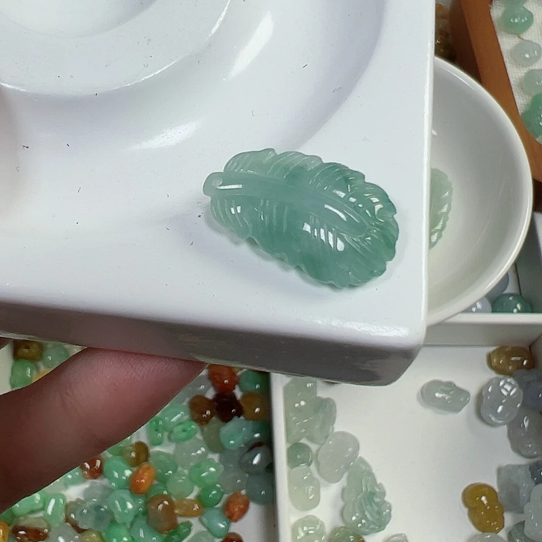 翡翠散珠℡**月羽毛一个