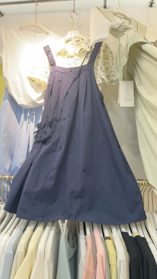 新款夏季背带牛仔布背带裙纯棉印图体恤套装时尚舒适