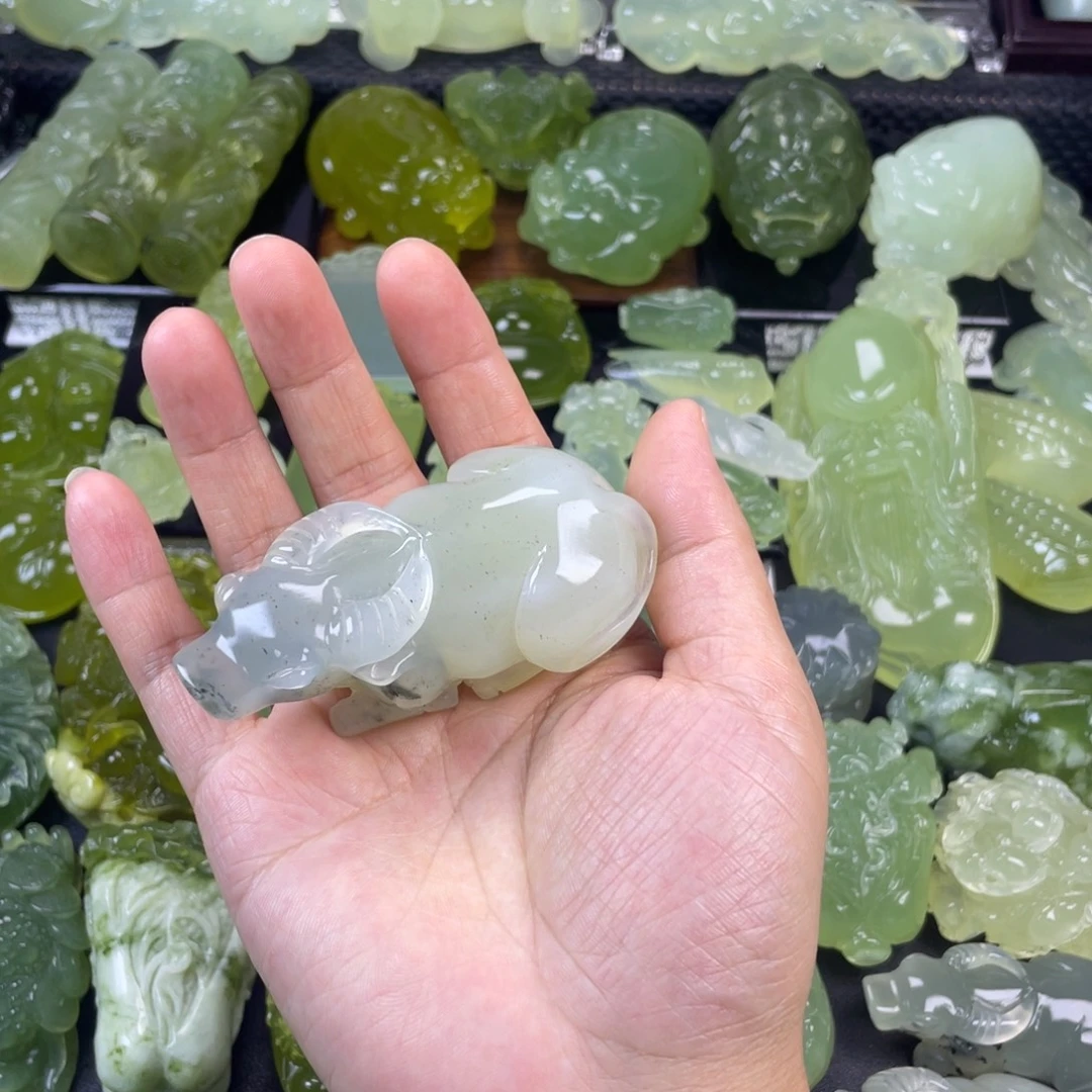 蛇纹石玉未镶嵌岫玉牛手把件
