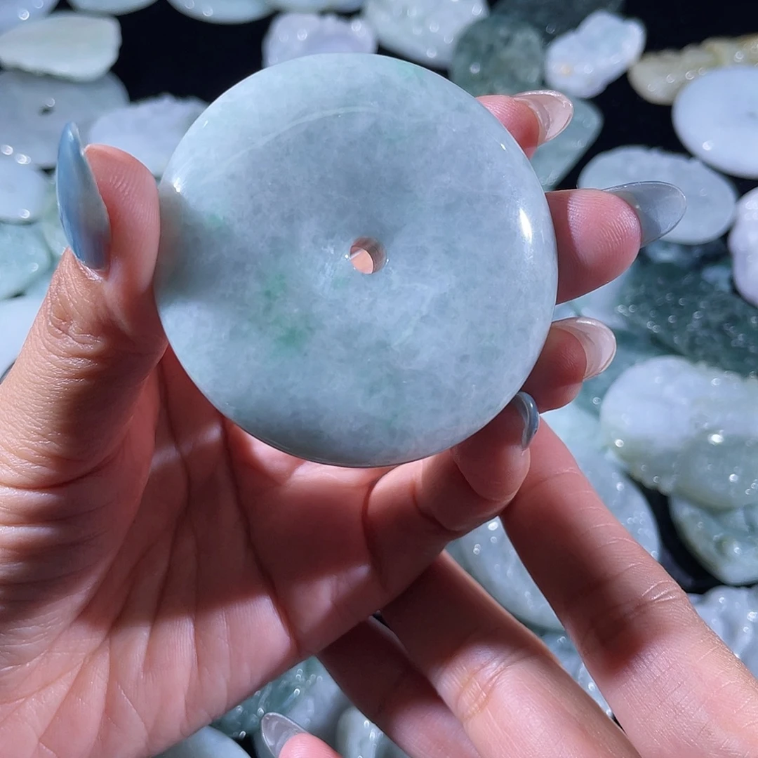 翡翠未镶嵌颈饰平安扣