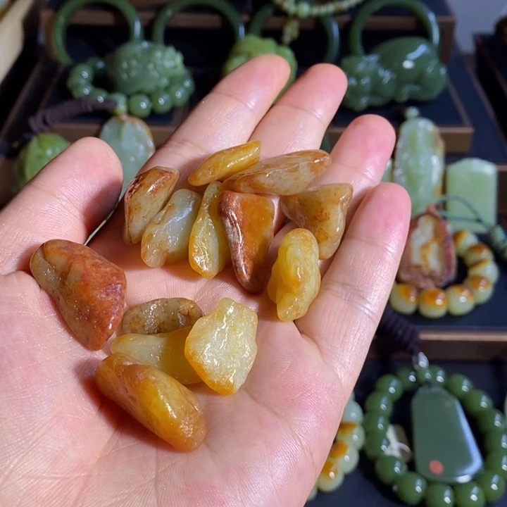 和田玉未镶嵌吊坠(赠链)