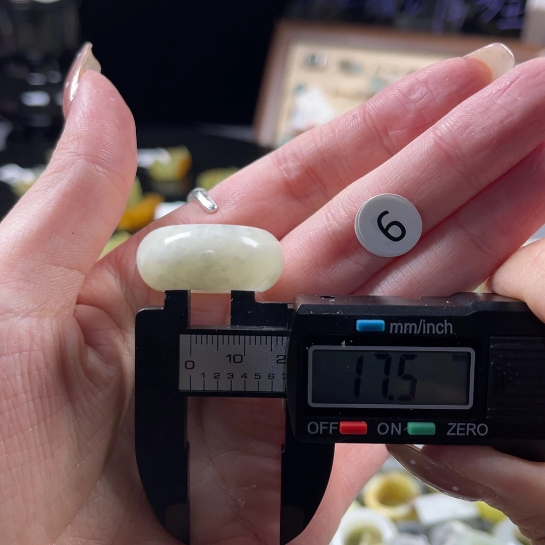 蛇纹石玉未镶嵌戒指