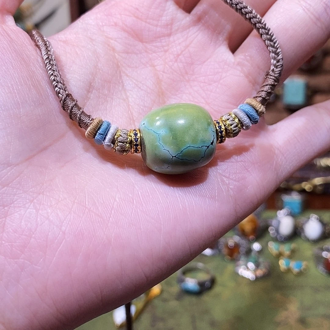 绿松石未镶嵌颈饰