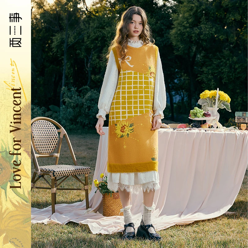 两三事梵高文艺日暮幻想2025春新款向日葵毛巾绣无袖毛衣裙连衣裙