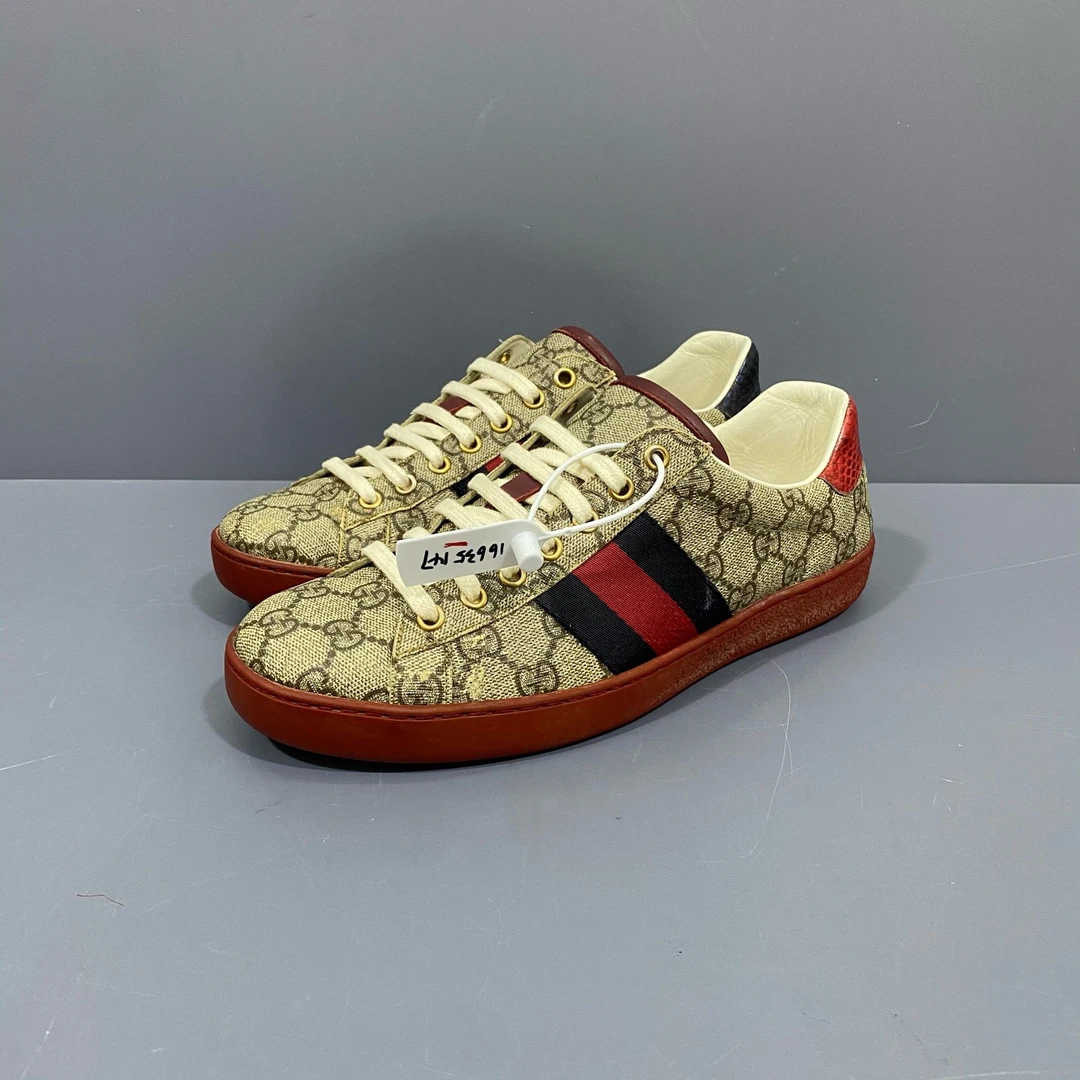 95新 GUCCI/古驰 40 古驰满印板鞋 鞋面小磨损后跟通病休闲鞋 265