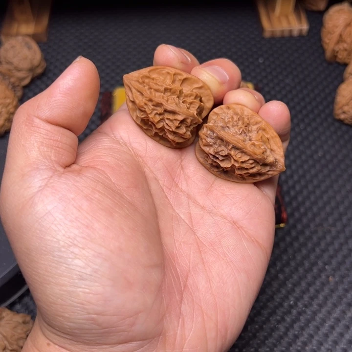 吊坠文玩核桃龙骨鸡心