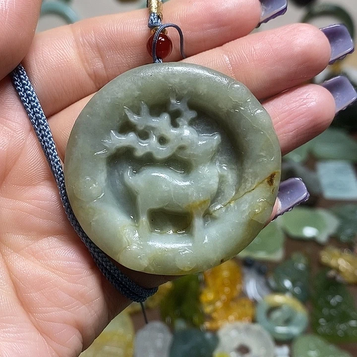 蛇纹石玉吊坠未镶嵌