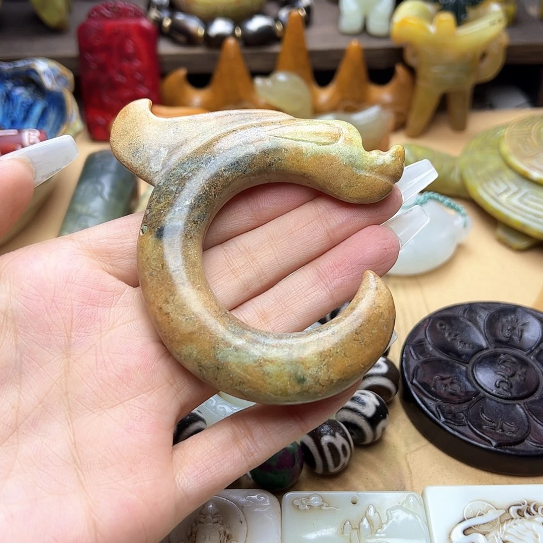 蛇纹石玉未镶嵌颈饰