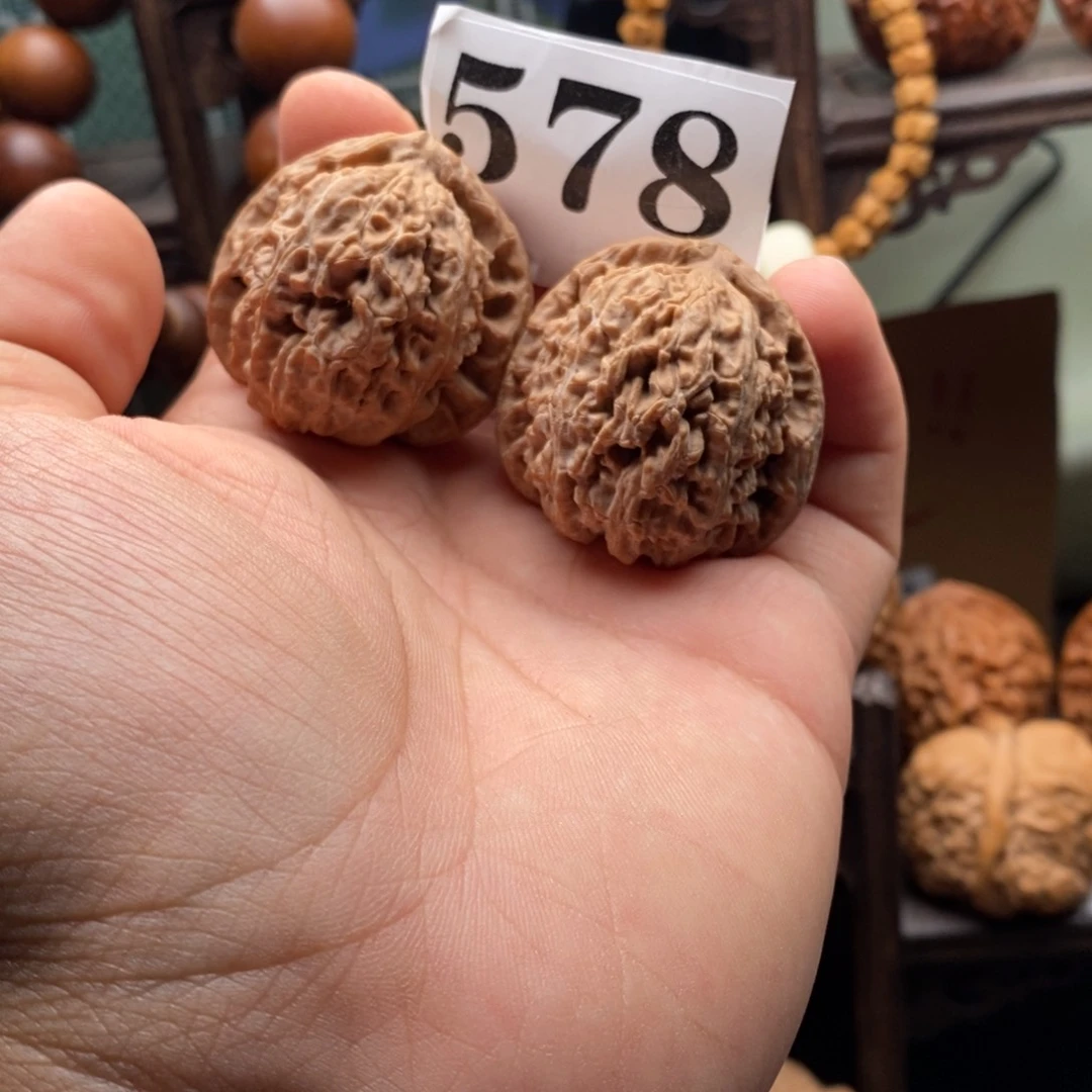 文玩核桃把件白狮子